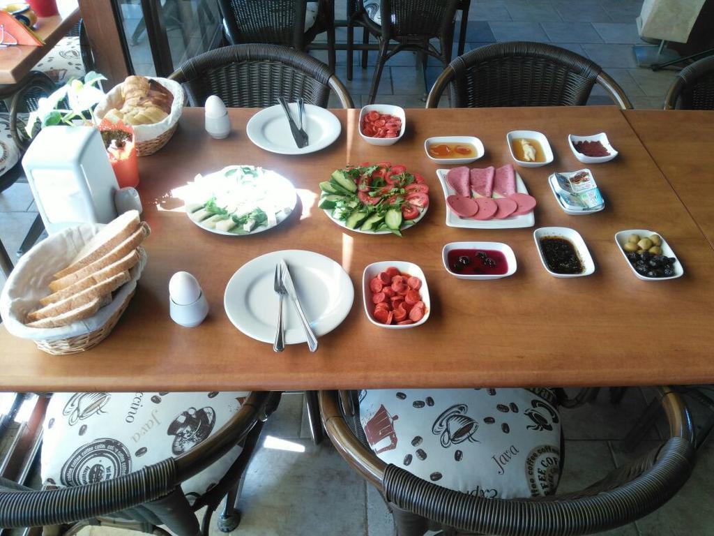 Marina Pansiyon&Cafe Çeşme Eksteriør billede